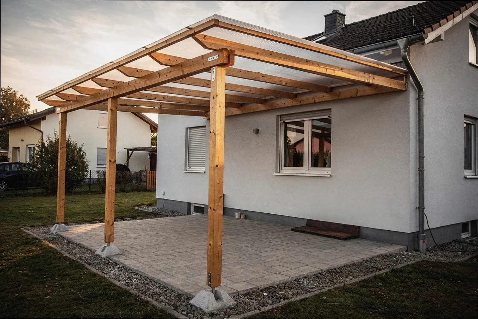Fertig montiertes Terrassendach an einem Einfamilienhaus in Iserlohn
